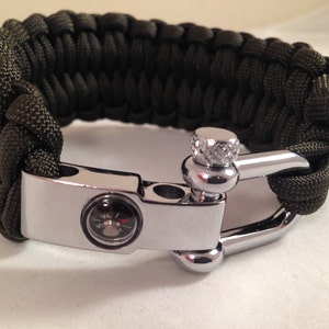 Quick Deploy Paracord Bracelet with Compass and Metal Shackle - Blaze Bar Pattern