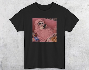 Spoiled Cat T-Shirt | Girly Pampered Feline Design