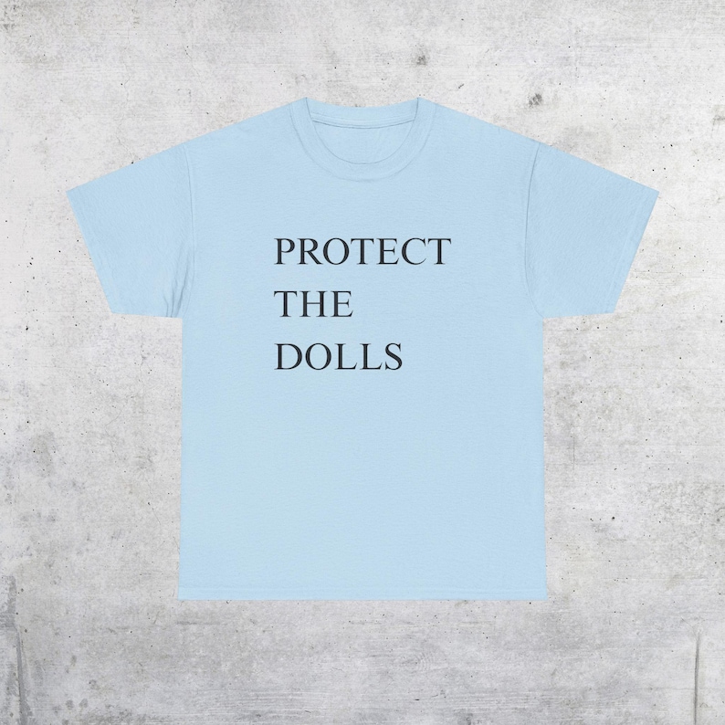 Camiseta con el lema "Protege a las muñecas": Derechos trans, orgullo queer - Camiseta unisex Light Blue