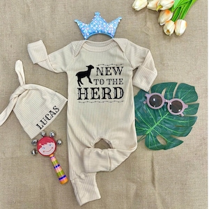 New to the Herd Baby Bodysuit set, Country Baby Clothing, Baby Announcement Gift, Cow Baby Shower Gift, Baby Outfit, Cute baby Clothing