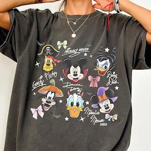 Komfortfarben Coquette Bow Mickey & Friends Halloween-Shirt, Retro Disney Halloween-T-Shirt, Mickey's Not So Scary Party Familie Passendes Shirt