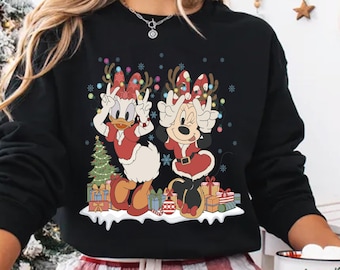 Camiseta navideña vintage de Minnie y Daisy con colores cómodos