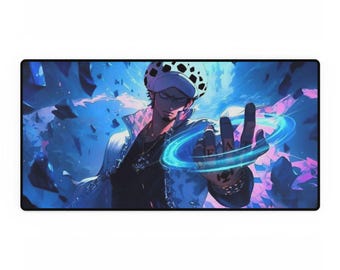 Può includere: Tappetino per mouse rettangolare con un'illustrazione dettagliata di un personaggio della serie anime One Piece. Il personaggio è raffigurato con un cappello a pois bianchi e neri, una giacca bianca e un anello di energia blu attorno alla mano. Lo sfondo è un mix di blu e viola.