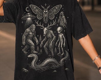 Camiseta Comfort Colors Mothman, Camiseta de la línea de críptidos, Camiseta alienígena Bigfoot, Camiseta de regalo de criatura paranormal, Camiseta de monstruo misterioso
