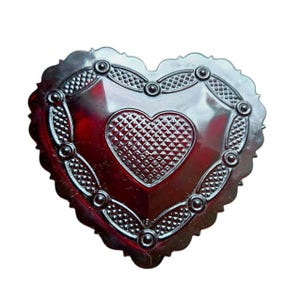Vintage Avon 1876 Royal Ruby Red Cape Cod Heart Shaped Trinket Box Dish with Lid. Pretty!