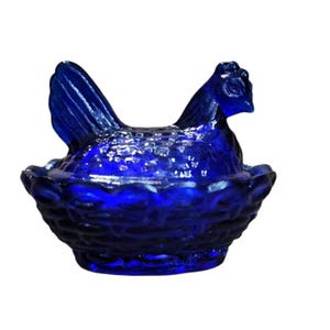 Vintage Westmoreland mini glass hen on nest. Beautiful Cobalt Blue color. Older mark.