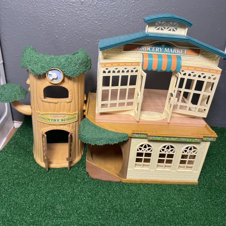 Sylvanian Families Calico Critters Country Tree School Playset W/ Grocery Market image 2
