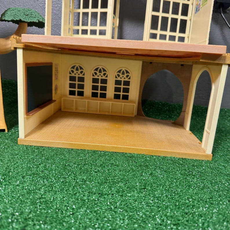 Sylvanian Families Calico Critters Country Tree School Playset W/ Grocery Market image 5