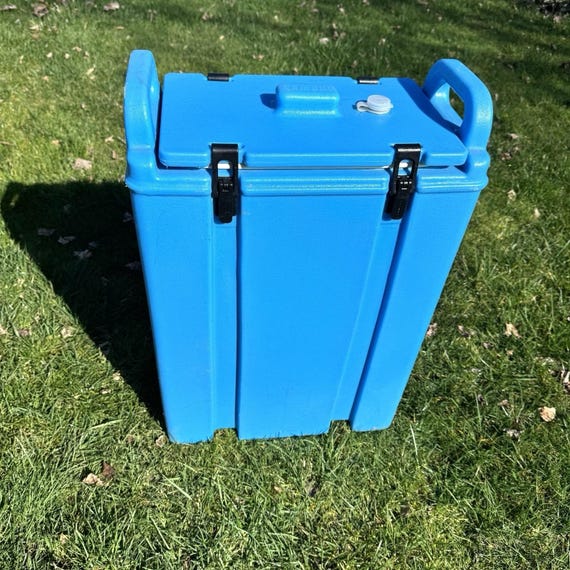 Cambro 500LCD Insulated Beverage Water Dispenser 4.75 Gallon Blue