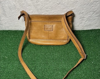 VTG Fossil Braun Leder Front Rückseite Reißverschluss Fächer Crossbody Geldbörse