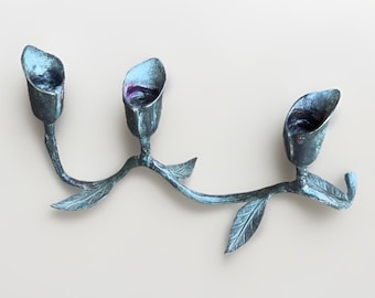 Bougeoir vintage en fonte de lys calla, finition feuille de vigne patinée