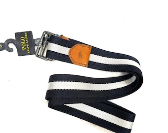 Cinturón Polo Ralph Lauren con hebilla de anilla en D, talla M, color azul marino, blanco, lona a rayas y ribete de cuero.