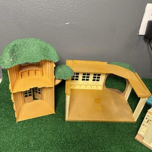 Sylvanian Families Calico Critters Country Tree School Playset W/ Grocery Market image 3