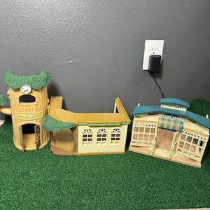 Sylvanian Families Calico Critters Country Tree School Playset W/ Grocery Market image 1