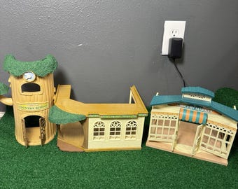 Sylvanian Families Calico Critters Country Tree Schulspielset mit Lebensmittelmarkt
