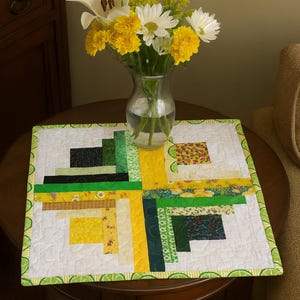 Patchwork Log Cabin Table Topper – 17" Square – Yellow & Green Quilted Mat