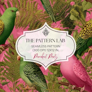 Puede incluir: Un diseño de patrón sin costuras con periquitos verdes y rosas entre exuberantes helechos verdes sobre un fondo rosa vibrante. Una etiqueta blanca central muestra el texto THE PATTERN LAB, SEAMLESS PATTERN, 300 DPI, 12x12 in. y Parakeet Party.