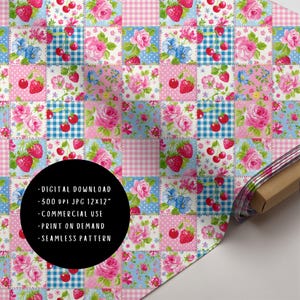 Wzór patchworku truskawkowego bez szwu – różowo-niebieski wzór tkaniny Cottagecore – kwiatowy materiał (pobranie cyfrowe) zdjęcie 2