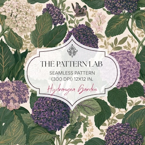 Può includere: Un motivo continuo con ortensie viola e bianche, foglie verdi e una farfalla su sfondo color crema. Un'etichetta bianca centrale riporta il testo: THE PATTERN LAB, SEAMLESS PATTERN, 300 DPI, 12x12 in., Hydrangea Garden.