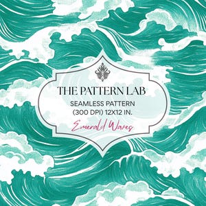 Op de afbeelding: Een naadloos patroon met gestileerde smaragdgroene oceaangolven met witte schuimkoppen. Een centraal label toont de tekst: THE PATTERN LAB, SEAMLESS PATTERN, (300 DPI) 12x12 in., Emerald Waves, met een decoratief icoon erboven.