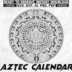 Op de afbeelding: Zwart-wit ontwerp van de Azteekse kalender met ingewikkelde details. Het cirkelvormige ontwerp heeft een centraal gezicht omringd door complexe patronen en symbolen. Tekst bovenaan luidt "READY TO ENGRAVE, INSTANT DOWNLOAD" en "CUSTOM SVG. DXF. AI. PNG. PDF DESIGNS". Het woord "AZTEC CALENDAR" staat onderaan.