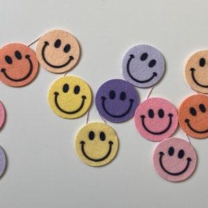 Felt Smile Face Garland: Cheerful Party Decor