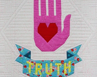 Wzór PDF na kołdrę z tatuażem TRUTH