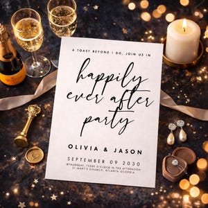 Puede incluir: Una invitación de boda con la frase "happily ever after party" en una elegante escritura. La invitación está acompañada de champán, una vela encendida y joyas, creando un ambiente festivo. La fecha es el 09 de septiembre de 2030.