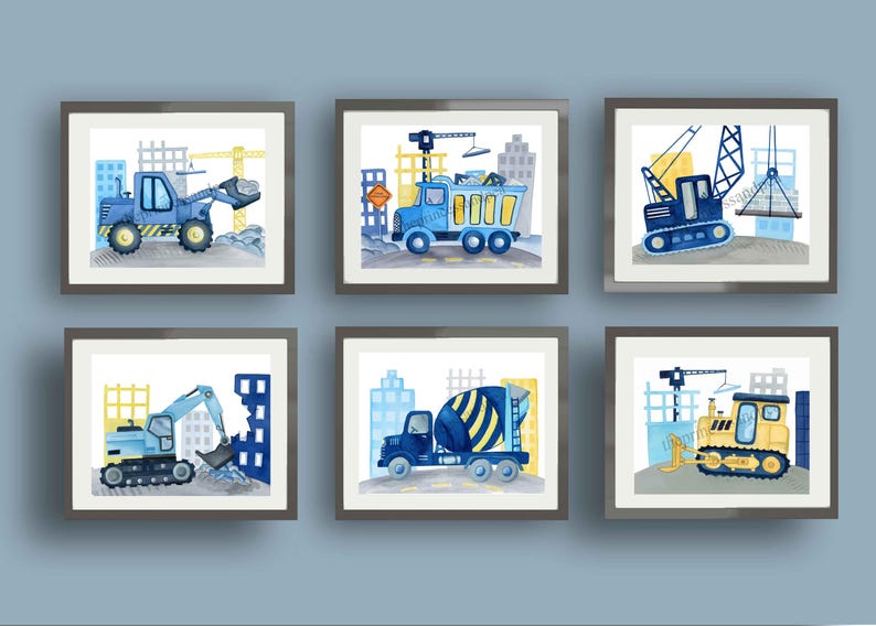 Puede incluir: Seis ilustraciones enmarcadas de veh&iacute;culos de construcci&oacute;n en un esquema de color azul y amarillo. Las ilustraciones incluyen un cami&oacute;n volquete, una gr&uacute;a, una excavadora, una excavadora, una mezcladora de cemento y una retroexcavadora.