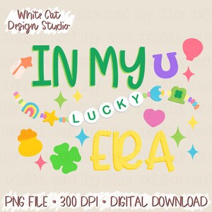 Könnte beinhalten: Ein digitales Design mit dem Text "IN MY LUCKY ERA" in Grün und Gelb, verziert mit dekorativen Elementen wie einem Regenbogen, Sternen und einem Goldtopf. Das Design enthält auch den Text "PNG FILE • 300 DPI • DIGITAL DOWNLOAD".