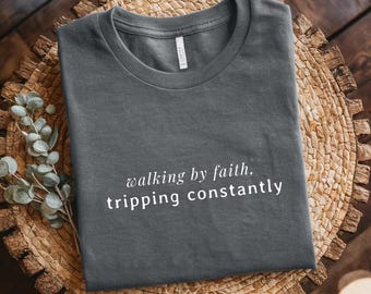 Lustiges christliches T-Shirt: Im Glauben wandeln, ständig Trippeln