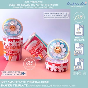 Puede incluir: Plantilla de shaker de cúpula vertical con diseño de margarita y el texto "Rafaella is two groovy!". El tamaño del adorno es de 7 cm. El diseño incluye una carita sonriente y una flor. La plantilla es para diseño en papel.