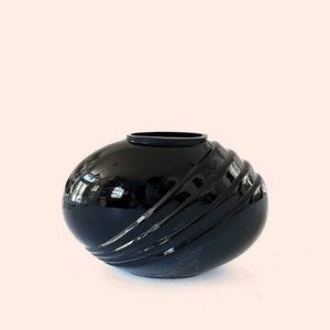 postmodern black arched glass pottery flower vase | curvy oval vase