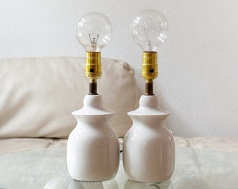 white 1980s modern ginger jar table lamp