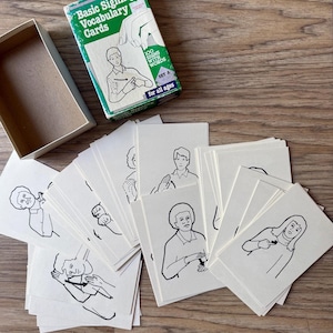 Conjunto de caja con ilustración de tarjeta didáctica con imágenes y palabras de lenguaje de señas educativo vintage