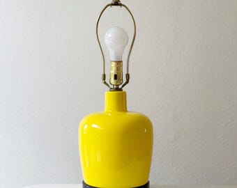 postmodern retro haeger yellow ceramic table lamp