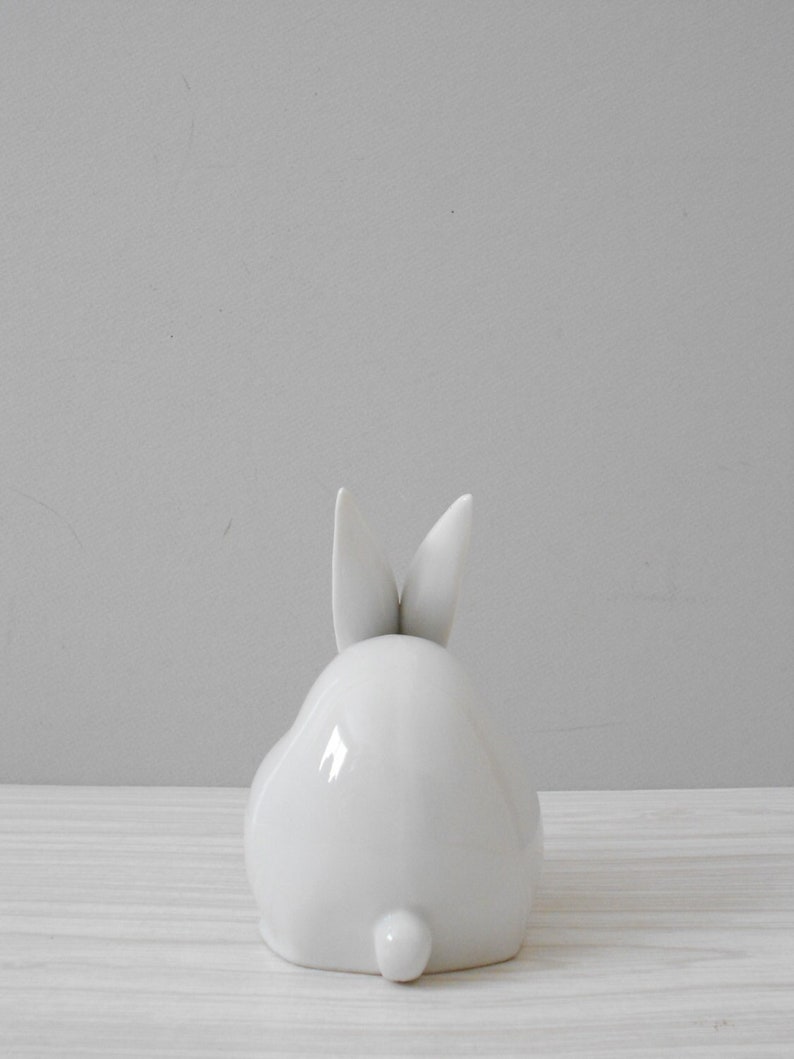 Figurina di coniglio coniglietto in ceramica bianca vintage degli anni '60 // minimalista immagine 1