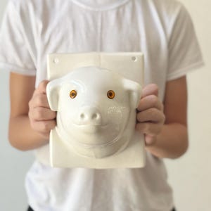 Gran cabeza de cerdo de cerámica blanca para colgar en la pared / figura de cerdo / decoración para la habitación del bebé