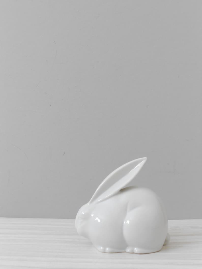 Figurina di coniglio coniglietto in ceramica bianca vintage degli anni '60 // minimalista immagine 4