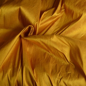 Dupioni di seta in giallo curcuma - Mezza iarda, iarda e metro - D 340