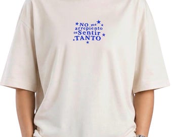 No me arrepiento de sentir embroidered T-shirt Latina Mami