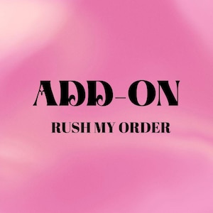 Pode incluir: Um gráfico digital com um fundo rosa vibrante e uma textura suave e desfocada. Centralizado na imagem está um texto preto em negrito que diz ADD-ON em uma fonte serifada grande, seguido pelo texto RUSH MY ORDER em uma fonte menor e clara.