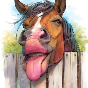 Op de afbeelding: Een digitale illustratie van een paardenkop, die over een witte hek kijkt. Het paard heeft een bruine vacht met een witte bles, zwarte manen en een roze tong die uitsteekt. De achtergrond is zachtblauw en groen.