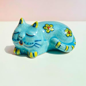 Figura de gato de cerámica: Decoración de cerámica Bat Trang colorida hecha a mano, regalo para amantes de los gatos.