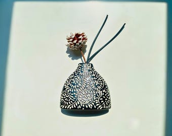 Ceramic Reed Diffuser Vase: Handmade Bat Trang Pottery for Aromatherapy & Flower Decor