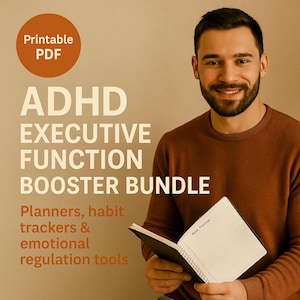 Op de afbeelding: Een man houdt een open notitieboek vast, met de tekst "ADHD EXECUTIVE FUNCTION BOOSTER BUNDLE". De bundel bevat planners, habit trackers en tools voor emotionele regulatie. Een "Printable PDF"-logo staat linksboven.