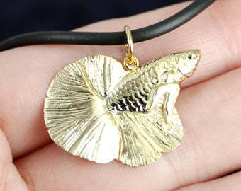 ベタ魚ペンダントネックレス 925スターリングシルバー ゴールドメッキ ハーフムーンベタペンダント シャム闘魚 水槽