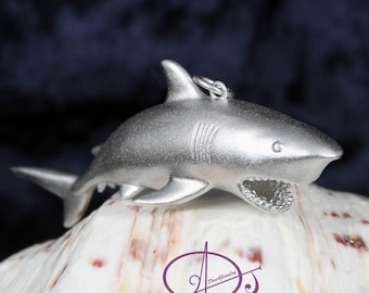 Great White Shark Pendant Solid Sterling Silver Rhodium Satin 3D Megalodon Shark Necklace Scuba Diver jewelry Marine ocean beach Jewelry