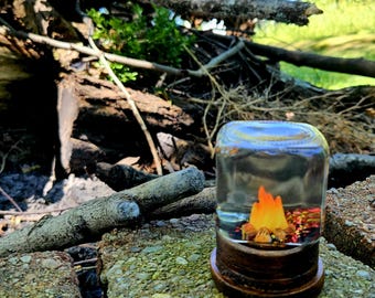 Ember Jarhead (Handgefertigte Schneekugel mit Lagerfeuer und knisternder Glut)