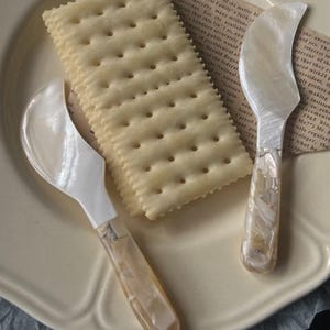 Pearl Mother-of-Pearl Butter Knife